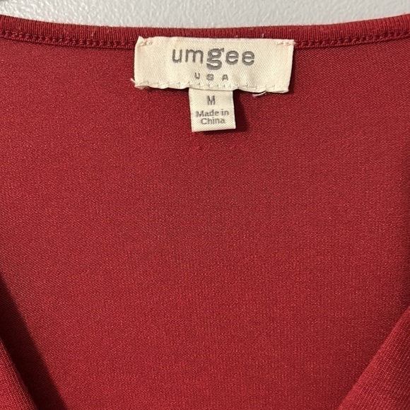 Umgee Women’s Blouse Burgundy V-neck Pleated & Twisted Top Size-M GUC - Picture 3 of 7